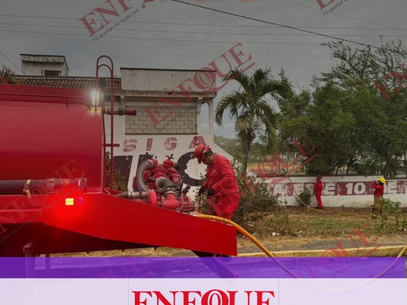 Se incendiaba inmueble abandonado en Coatzintla