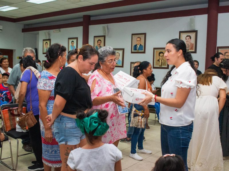 Ayuntamiento de Poza Rica entrega apoyos a colectivos