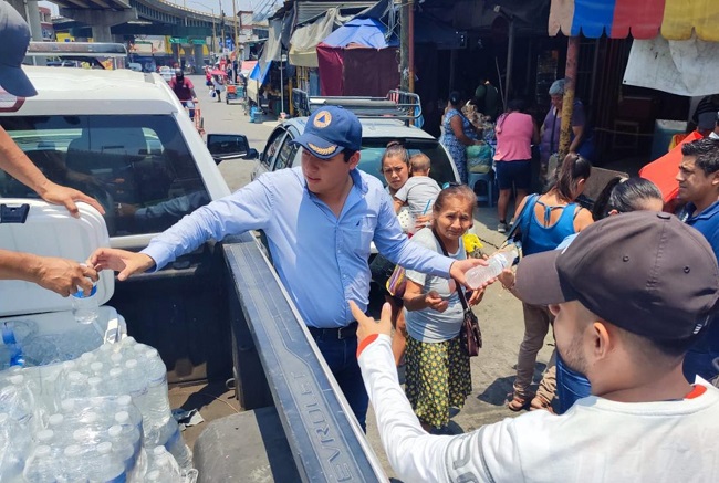 Programa de Hidratación Móvil en Poza Rica para Enfrentar las Altas Temperaturas