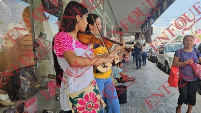 Sones huastecos adornan el bullicio del centro de Poza Rica