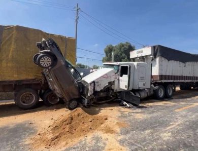 Tráiler sin frenos provoca accidente en la México-Puebla