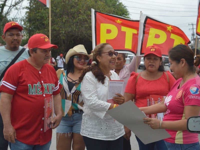 Lorena López sigue ganando simpatía en las comunidades