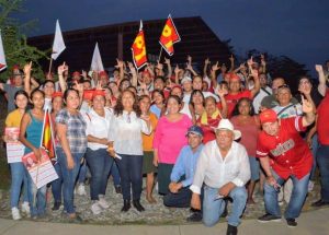Lorena López sigue ganando simpatía en las comunidades 