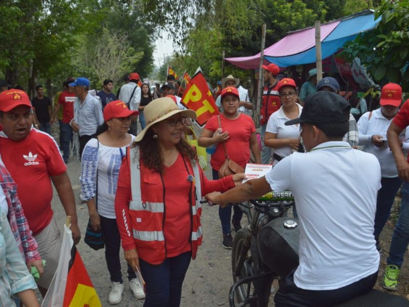 Lorena López se compromete  mejorar la infraestructura