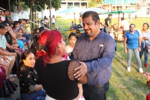 Vecinos del Guayabal reciben a su amigo Amado Guerrero