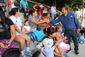 Vecinos del Guayabal reciben a su amigo Amado Guerrero