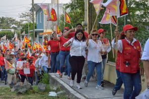 Lorena López atenderá el problema de la escases de agua en todo el municipio pues es lo que los coatzintecos le han pedido en su recorrido 