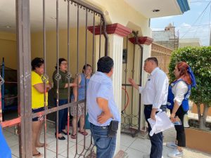 El empresario dijo que colectores Sanitarios, puentes vehiculares, Domos y Techumbres para instituciones educativas, rampas para puentes peatonales, un parque infantil, pavimentaciones de concreto hidráulico, guarniciones, banquetas, entre otras que pueden ser consultadas en el ORFIS, respaldan su basta gestión.

“Incluso el Domo de este fraccionamiento (Mangos 1), el colector sanitario que está en este sector y también otro domo de aquí cerca en el Tecnológico de Poza Rica, que desafortunadamente se cayó en el 2021 por el huracán, son prueba de mis resultados”, externó.

Leonardo Amador, un hombre con trayectoria comprobada en la función pública, pidió el voto ciudadano para ser el próximo alcalde e invitó a reflexionar a los ciudadanos, a que por encima de partidos políticos valoren a los candidatos por su perfil, experiencia y sobre todo, por sus resultados.