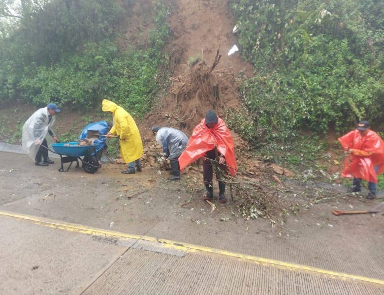 Intensas lluvias provocan diversos deslaves