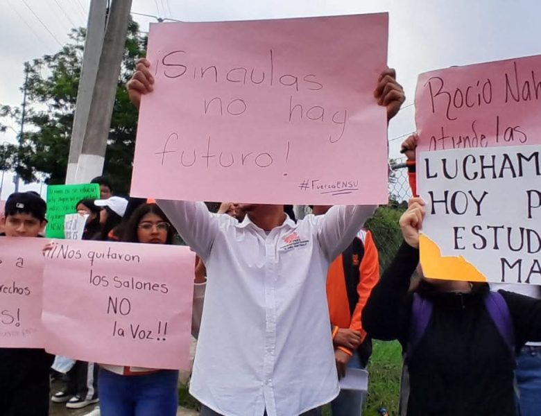 Estudiantes Normalistas Exigen Aulas Dignas en la SEV