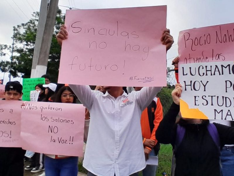 Estudiantes Normalistas Exigen Aulas Dignas en la SEV