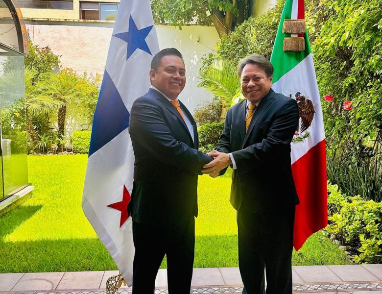 Emilio Olvera, se reúne con el Embajador de Panamá en México