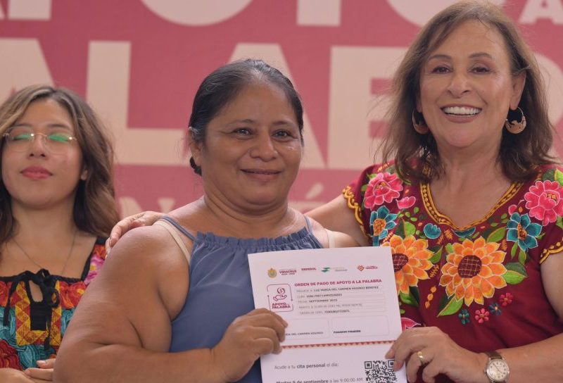 Mujeres que cuidan mujeres: Rocío Nahle entrega Apoyo a la Palabra en Tatahuicapan