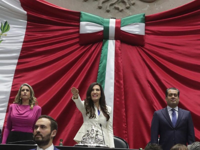 Kenia López Rabadán asume la presidencia de la Mesa Directiva de la Cámara de Diputados