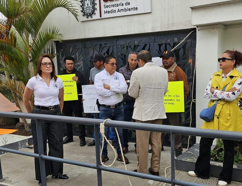 Empleados despedidos inician huelga de hambre