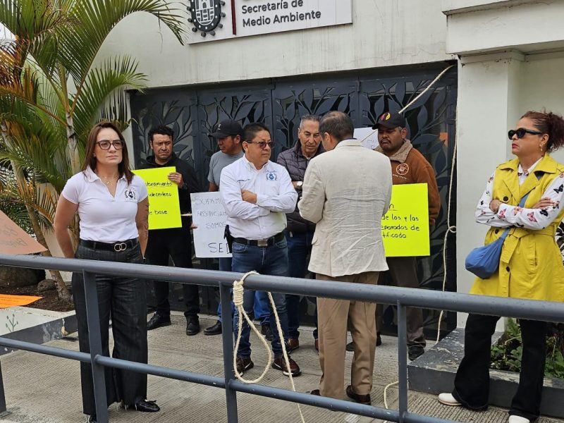 Empleados despedidos inician huelga de hambre