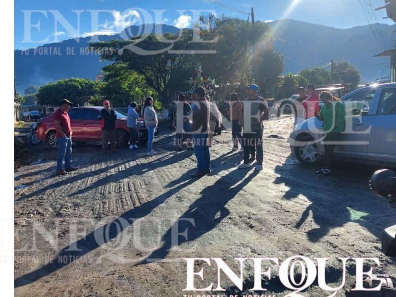 Bloquean carretera Ixhuatlán del Café – Tepatlaxco