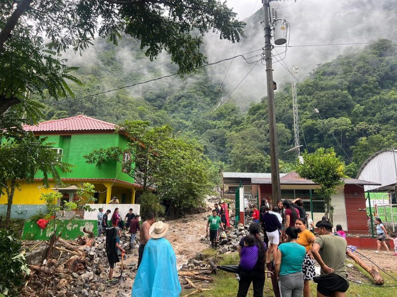 Deslave desaparece una comunidad de Ilamatlán