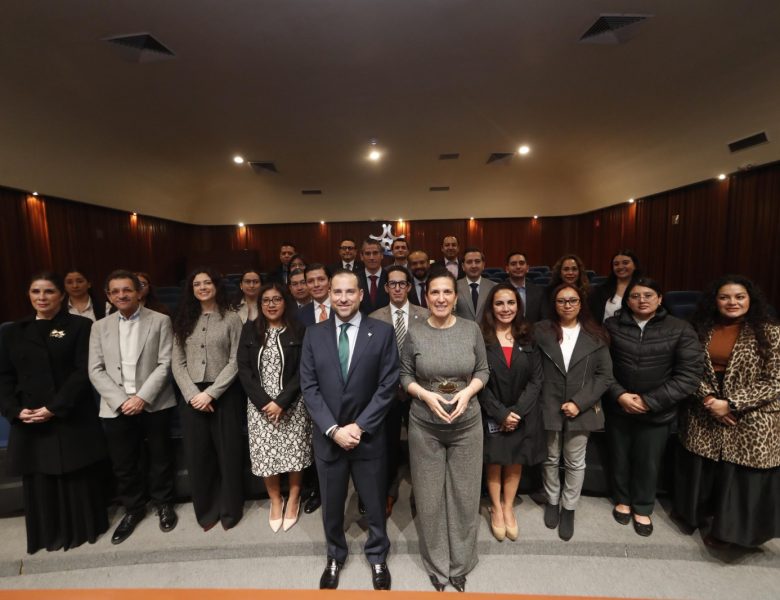 Diálogo cercano con empleadores, necesario para construir un país más próspero: Kenia López Rabadán