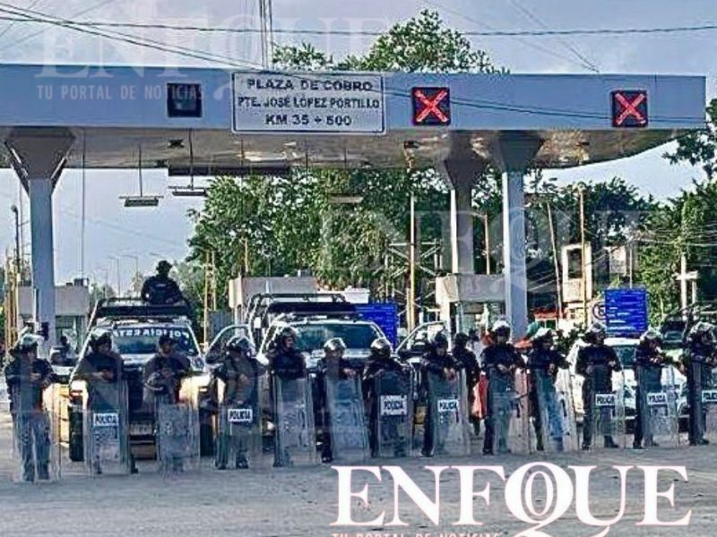 Con antimotines bloquean puente en la zona norte