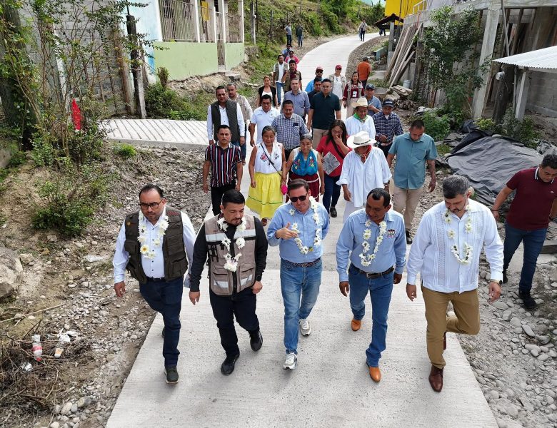 Gonzalo Flores recibe a Gómez Cazarín en Papantla