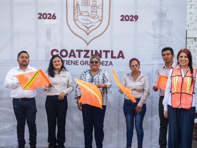 Jorge Alanís da banderazo del Nuevo Renacer de Coatzintla