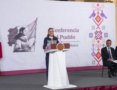 Sin aumentar impuestos y combatiendo la evasión fiscal, en 2025 se logró récord de recaudación con 487 mil 446 mdp más en 2024: Presidenta