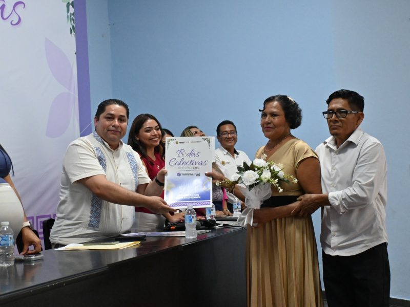 Bodas colectivas gratuitas legalizan la union de mas de 30 parejas