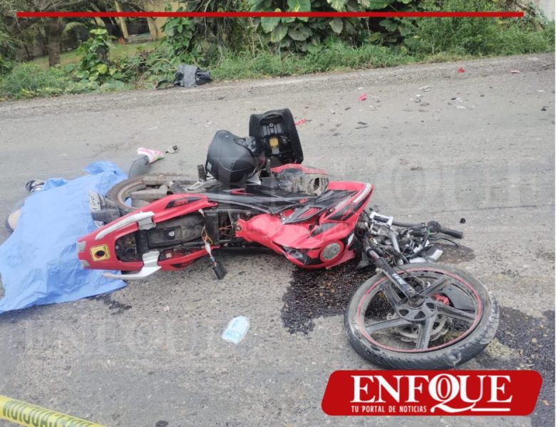 Muere motociclista tras chocar contra pipa de gas en la carretera Poza Rica–Cazones