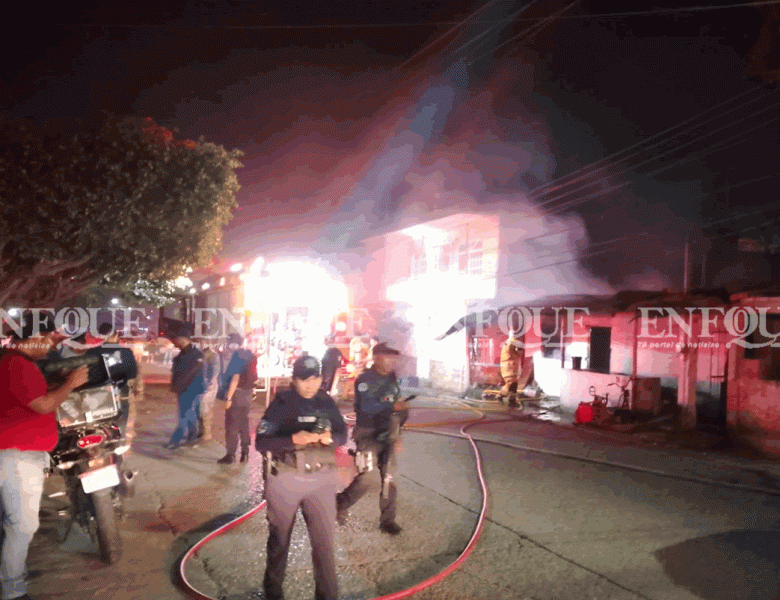 Incendio consume vivienda en la colonia Parcela 14