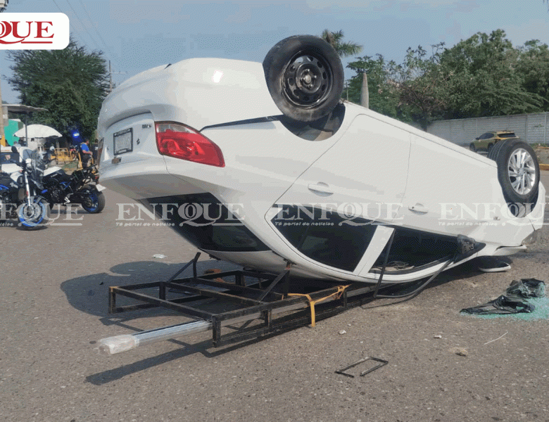 Lucha por su vida motociclista tras fuerte accidente