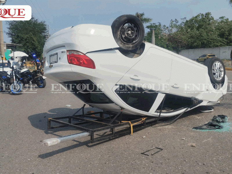Lucha por su vida motociclista tras fuerte accidente