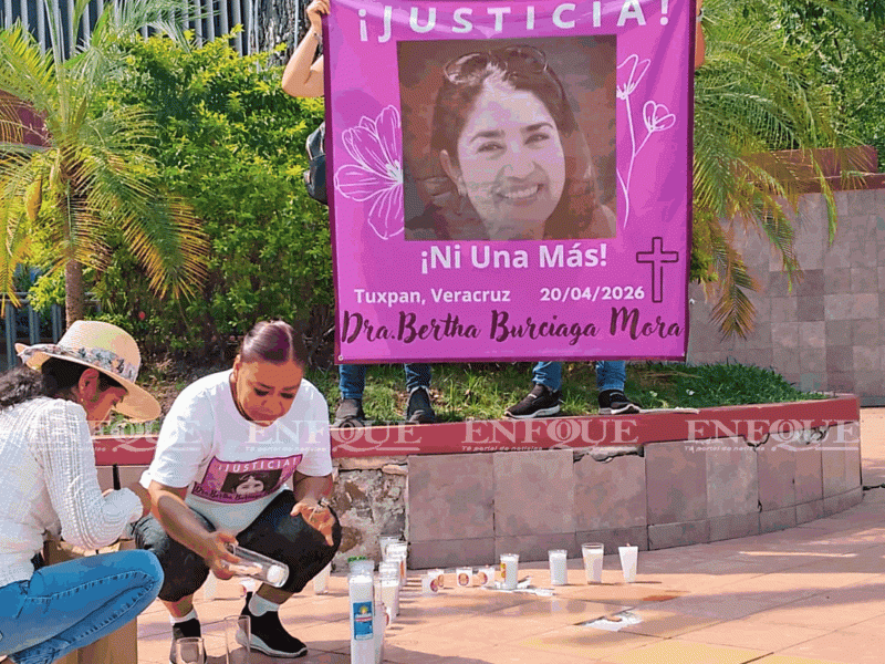 Con marcha exigen justicia por la doctora Bertha Burciaga