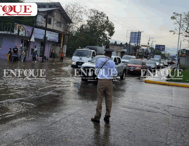 Tránsito actúa ante inundación y aplica desvíos en zona crítica