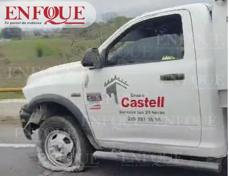 CHOQUE CONTRA EL MURO POR FALLA MECÁNICA PROVOCA REDUCCIÓN DE CARRILES EN AUTOPISTA AMATLÁN–CÓRDOBA