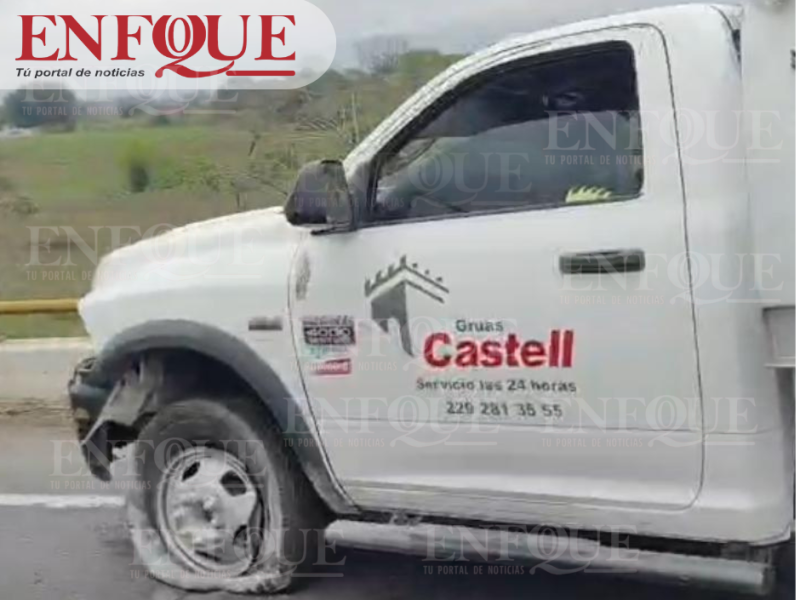 CHOQUE CONTRA EL MURO POR FALLA MECÁNICA PROVOCA REDUCCIÓN DE CARRILES EN AUTOPISTA AMATLÁN–CÓRDOBA