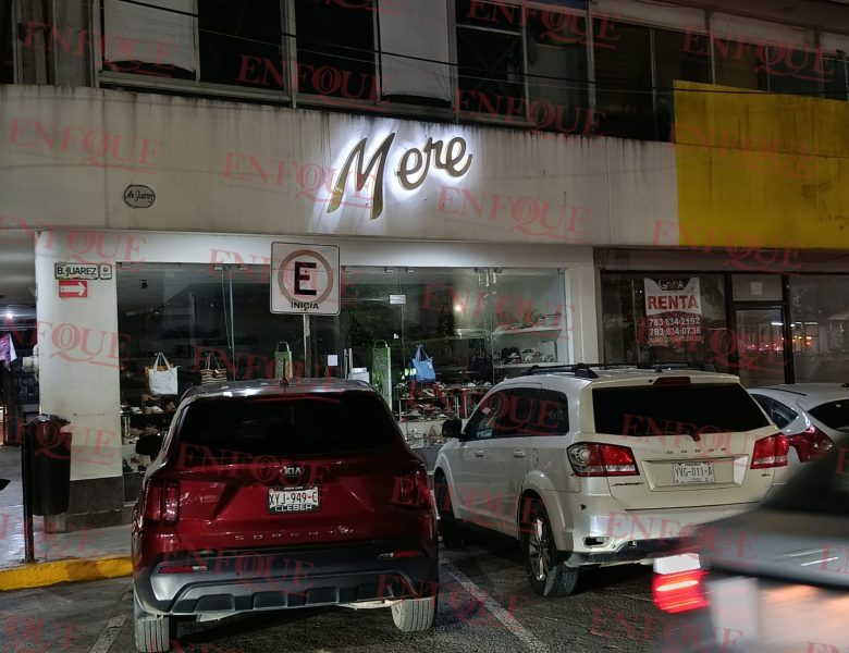 ¡Atrao en pleno centro! Hombres armados saquean zapatería y logran escapar