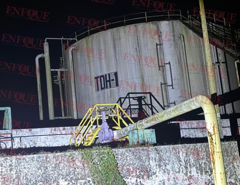 Petrolero cae de 8 metros y pierde la vida