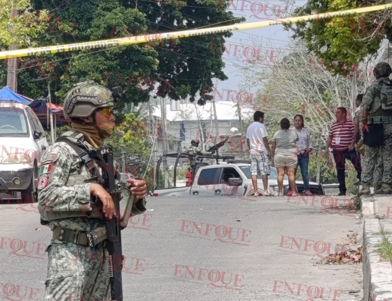 Olor a muerte alerta a vecinos: hallan cadáver dentro de camioneta abandonada en Tuxpan