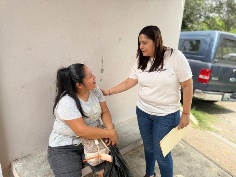 Diputada Laura Mejía fortalece vínculo con comunidades educativas en Coatzintla