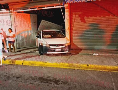 ¡Alcohol y velocidad terminan en aparatoso choque contra vivienda en Tuxpan!