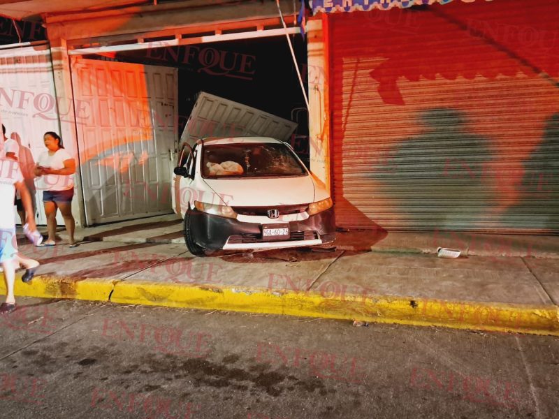 ¡Alcohol y velocidad terminan en aparatoso choque contra vivienda en Tuxpan!