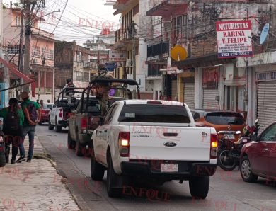 Fiscalía despliega diligencia en edificio del centro de Tuxpan