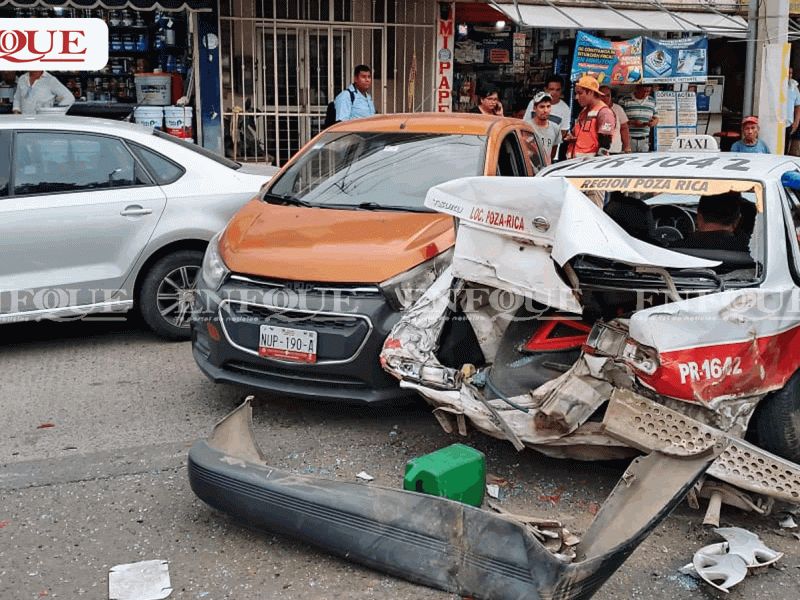 Brutal choque múltiple deja un lesionado y cuantiosos daños en bulevar Ruiz Cortines