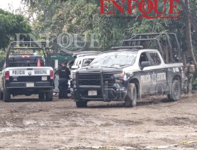 Hallan cuerpos desmembrados en carroza funeraria tras persecución