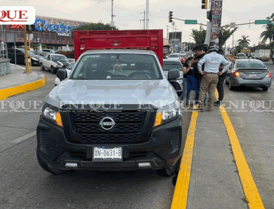 Fuerte percance vial deja cuantiosos daños materiales en Poza Rica
