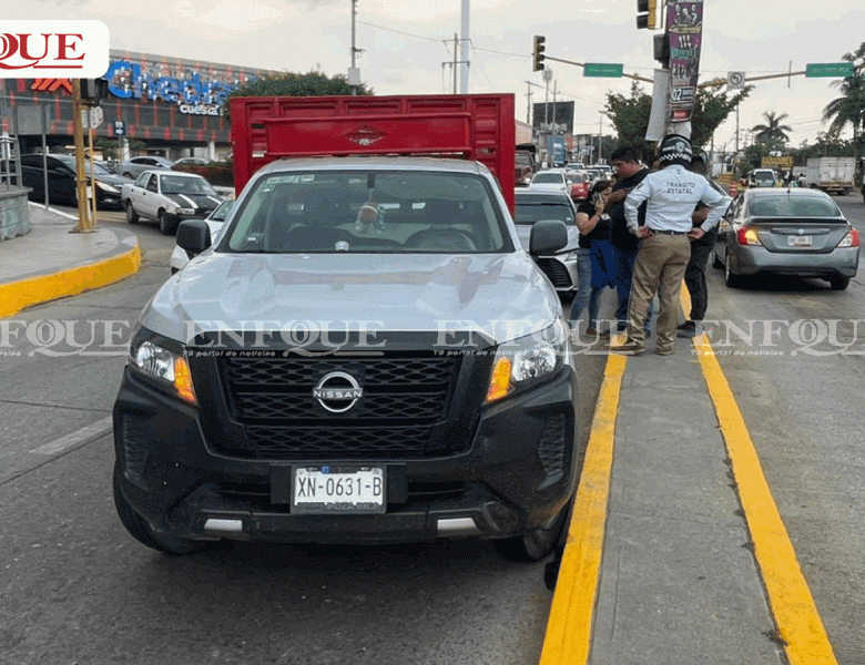 Fuerte percance vial deja cuantiosos daños materiales en Poza Rica