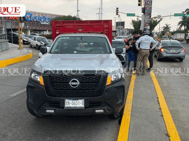Fuerte percance vial deja cuantiosos daños materiales en Poza Rica
