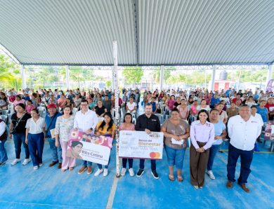 Entrega de 329 tarjetas de la Beca Universal “Rita Cetina” fortalece la educación de estudiantes tuxpeños