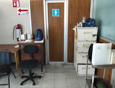 CRISIS EN LA UMAE 14 DEL IMSS VERACRUZ, REALIZAN ESTUDIOS DE TERAPIA INTENSIVA JUNTO A LOS BAÑOS